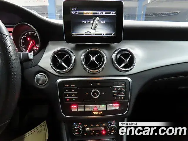 Mercedes-Benz GLA-Class 2019 — Photo 13/20