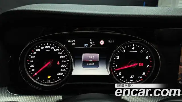 Mercedes-Benz E-Class 2020 — ფოტო 4/20