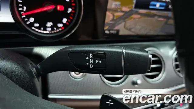 Mercedes-Benz E-Class 2020 — ფოტო 15/20