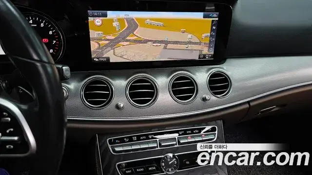 Mercedes-Benz E-Class 2020 — ფოტო 3/20