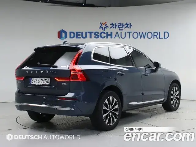 Volvo XC60 2023 — ფოტო 13/20