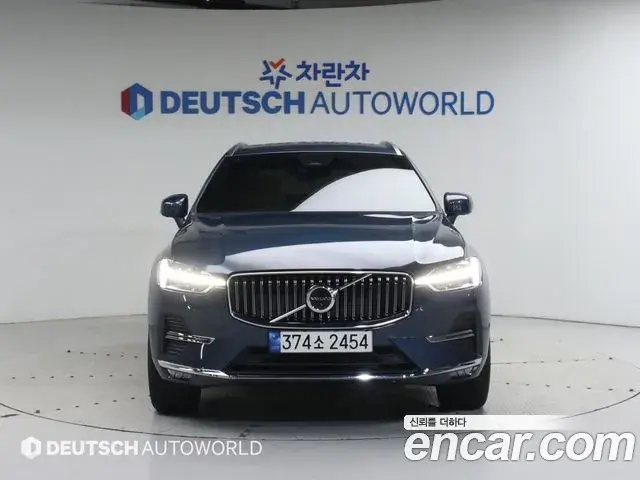 Volvo XC60 2023 — ფოტო 4/20