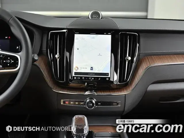 Volvo XC60 2023 — ფოტო 8/20