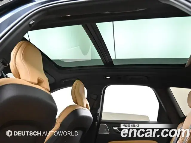 Volvo XC60 2023 — ფოტო 15/20