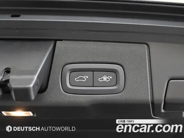 Volvo XC60 2023 — ფოტო 1/20