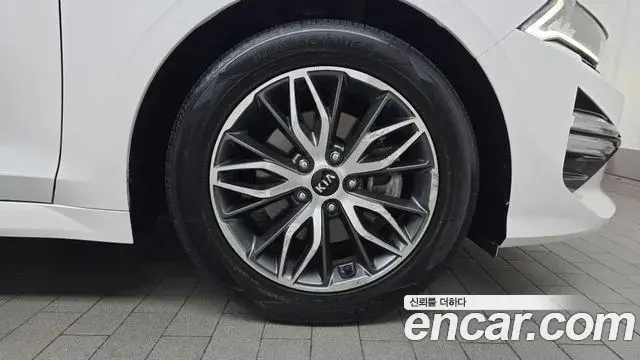 Kia K5 2021 — Şəkil 9/20