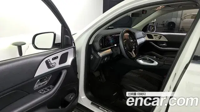 Mercedes-Benz GLE-Class 2019 — Photo 16/20