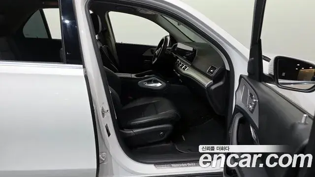 Mercedes-Benz GLE-Class 2019 — Photo 2/20
