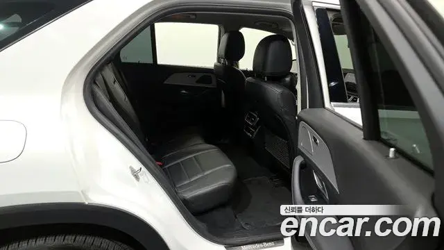 Mercedes-Benz GLE-Class 2019 — Photo 11/20
