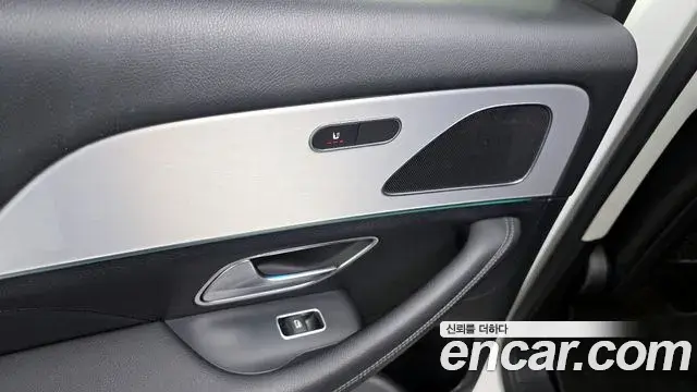 Mercedes-Benz GLE-Class 2019 — Photo 10/20