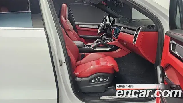 Porsche Cayenne 2020 — ფოტო 14/20