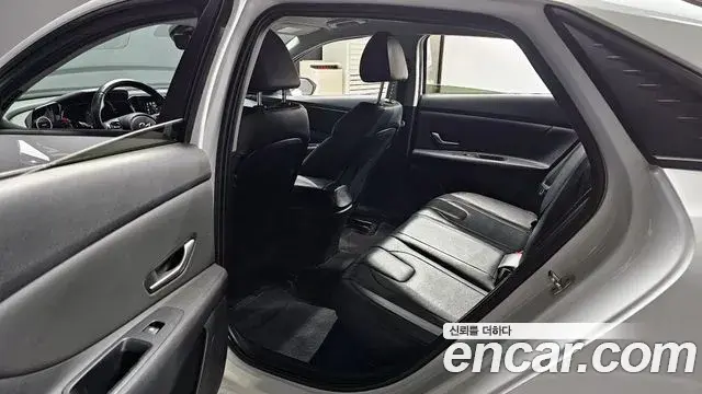 Hyundai The New Avante Hybrid 2022 — ფოტო 19/23