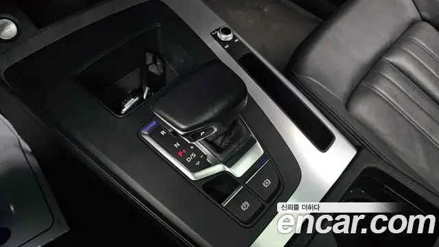 Audi Q5 2022 — Şəkil 15/20