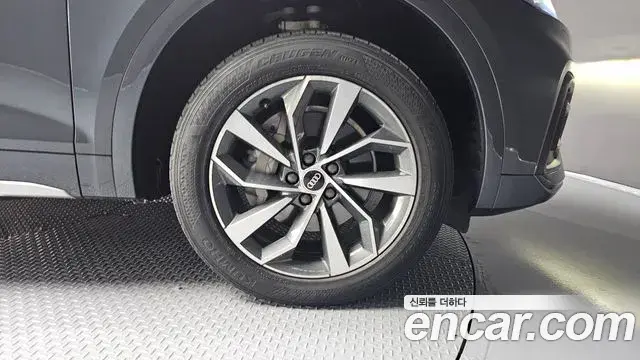 Audi Q5 2022 — Şəkil 18/20
