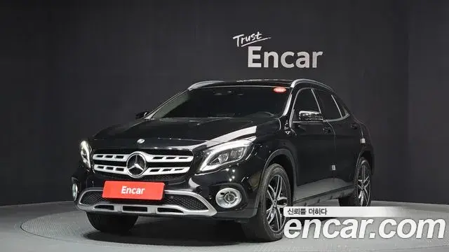 Mercedes-Benz GLA-Class 2018 — Şəkil 1/20