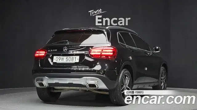 Mercedes-Benz GLA-Class 2018 — Şəkil 2/20