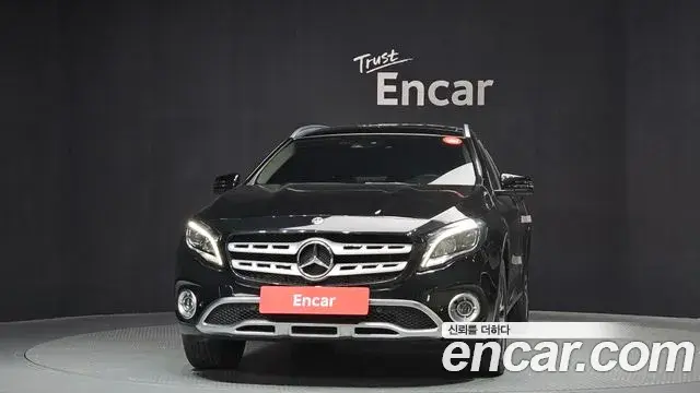 Mercedes-Benz GLA-Class 2018 — Şəkil 7/20