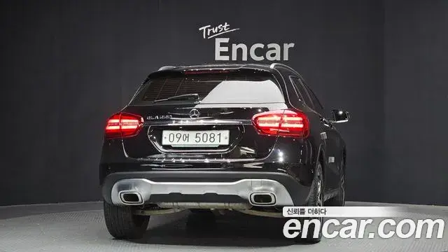 Mercedes-Benz GLA-Class 2018 — Şəkil 19/20