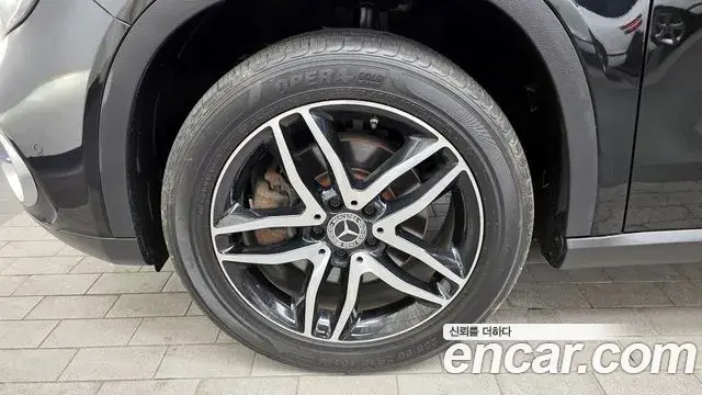 Mercedes-Benz GLA-Class 2018 — Şəkil 13/20