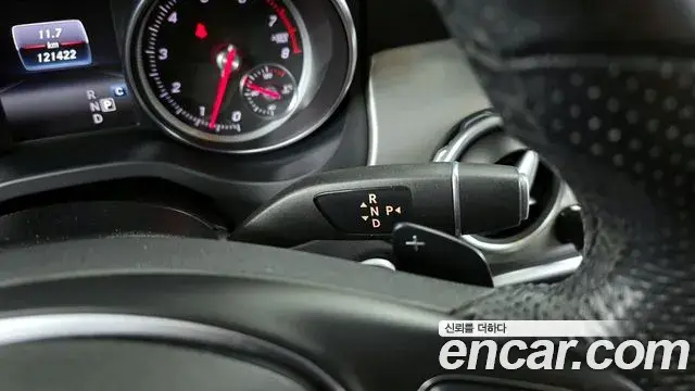 Mercedes-Benz GLA-Class 2018 — Şəkil 11/20