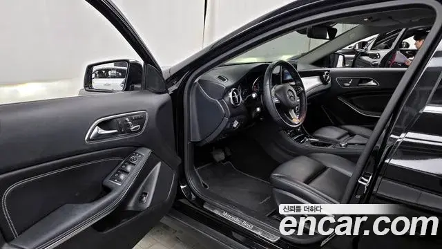 Mercedes-Benz GLA-Class 2018 — Şəkil 4/20