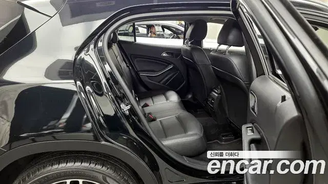Mercedes-Benz GLA-Class 2018 — Şəkil 9/20