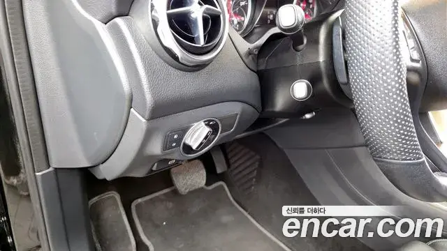 Mercedes-Benz GLA-Class 2018 — Şəkil 5/20