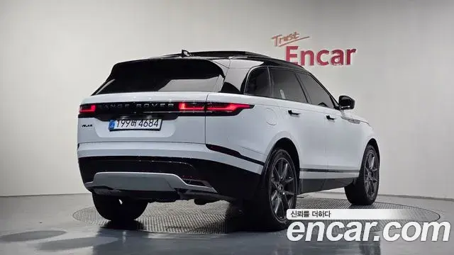 Land Rover Range Rover Velar 2025 — ფოტო 17/20