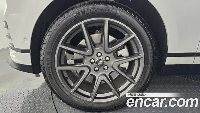 Land Rover Range Rover Velar 2025 — ფოტო 18/20