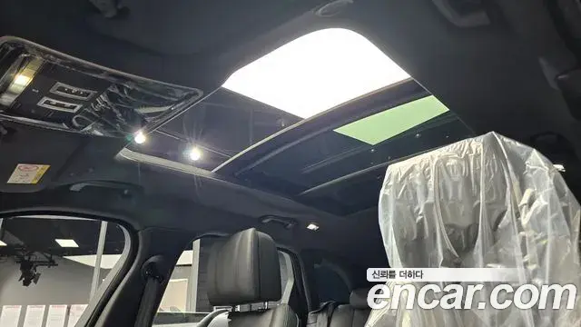 Land Rover Range Rover Velar 2025 — ფოტო 10/20