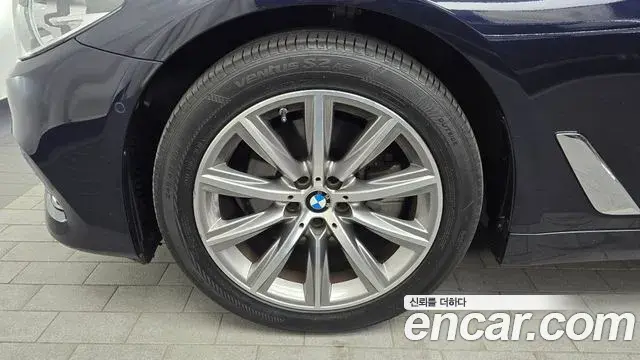 BMW 5 Series 2019 — Photo 19/20