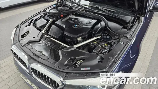BMW 5 Series 2019 — Photo 8/20