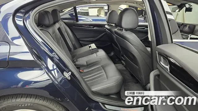 BMW 5 Series 2019 — Photo 16/20