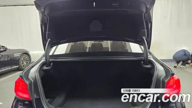 BMW 5 Series 2019 — Photo 12/20