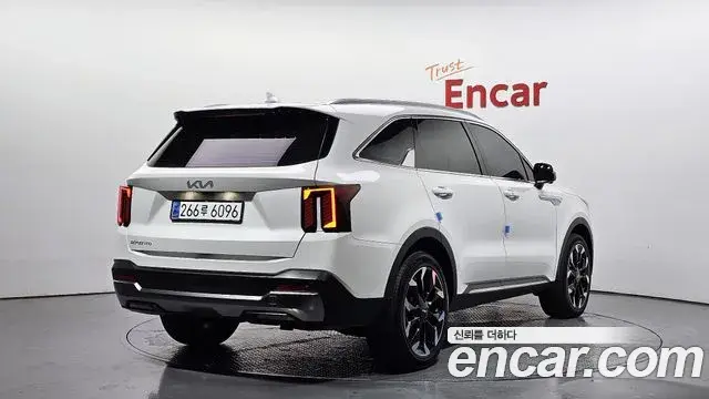 Kia Sorento 2023 — Şəkil 18/20