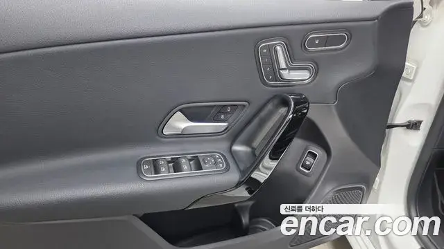 Mercedes-Benz A-Class 2020 — Photo 14/20