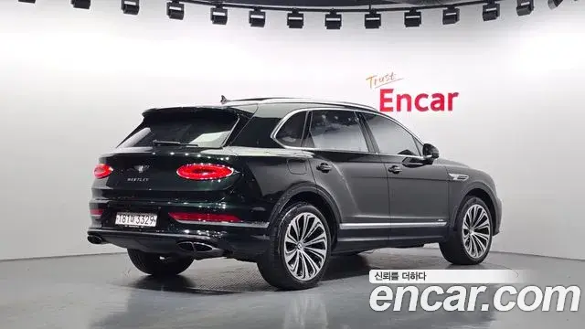 Bentley Bentayga 2023 — Şəkil 7/20