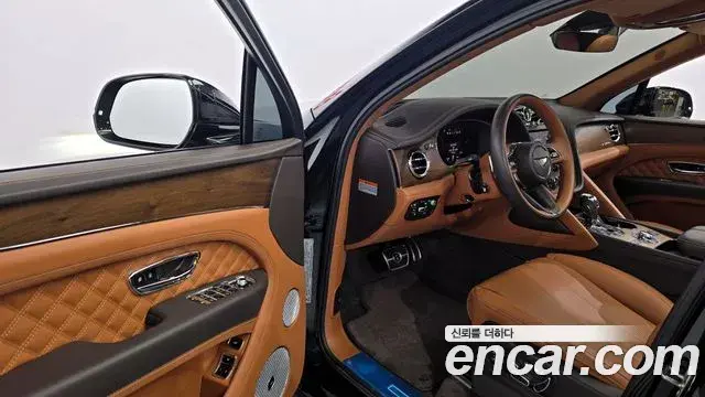 Bentley Bentayga 2023 — Şəkil 16/20