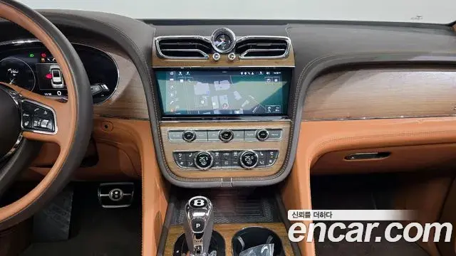 Bentley Bentayga 2023 — Şəkil 17/20