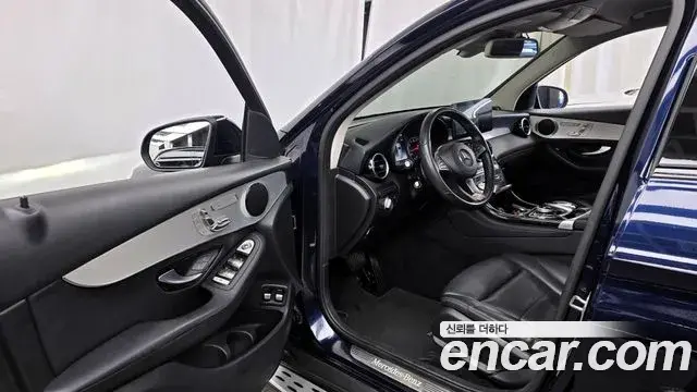 Mercedes-Benz GLC-Class 2018 — ფოტო 16/20