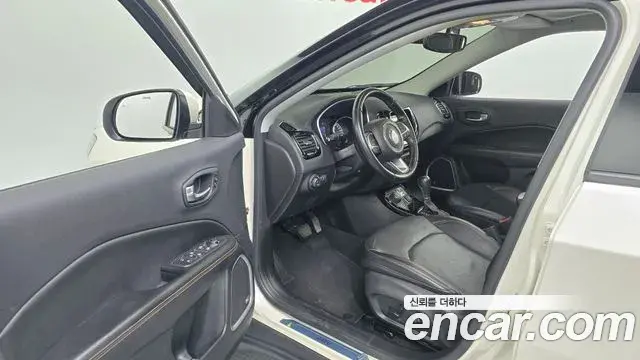 Jeep Compass 2020 — Фото 10/20