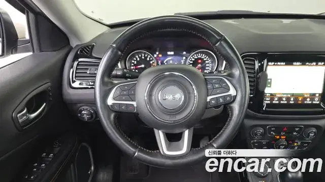 Jeep Compass 2020 — Фото 13/20