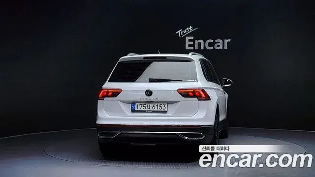 Volkswagen Tiguan 2021 — ფოტო 6/20