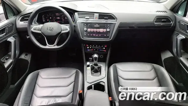 Volkswagen Tiguan 2021 — ფოტო 11/20