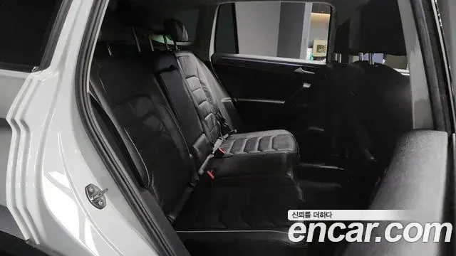 Volkswagen Tiguan 2021 — ფოტო 7/20