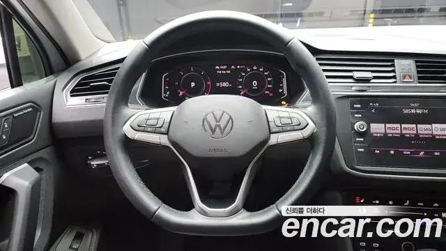 Volkswagen Tiguan 2021 — ფოტო 18/20