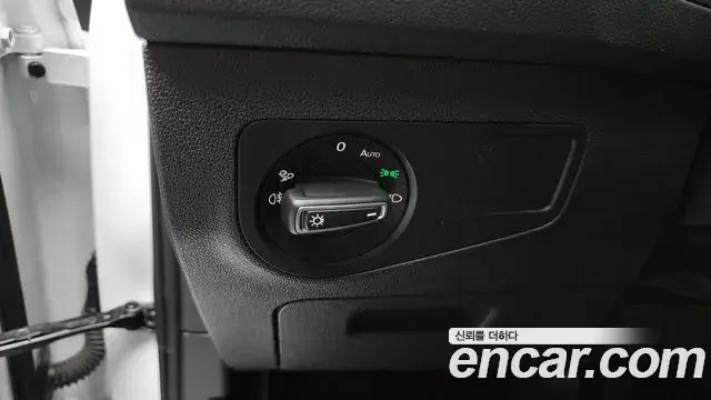 Volkswagen Tiguan 2021 — ფოტო 3/20