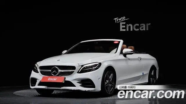 Mercedes-Benz C-Class 2019 — Photo 1/20