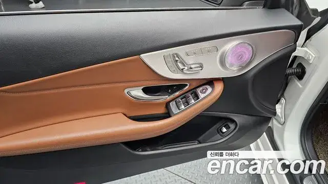 Mercedes-Benz C-Class 2019 — Photo 11/20