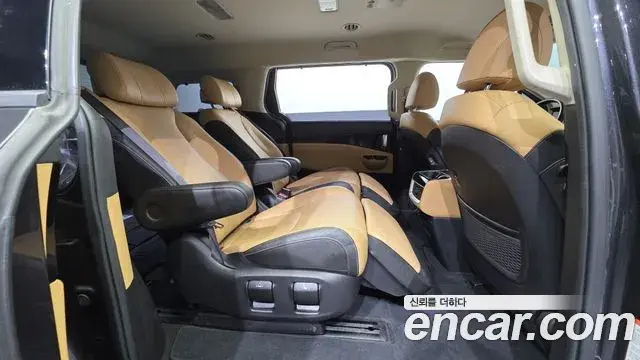 Kia Carnival 2021 — Фото 19/20